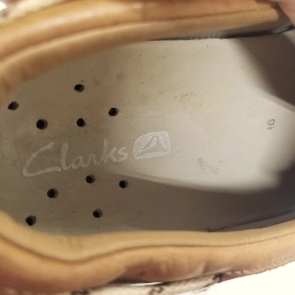 Clarks Rock Men Sz 9.5 Tan Leather Boat Dock Deck Shoe Slip On Lace Up Moccasin
